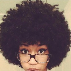 missfreudianslit:  beautiffulcurls:Loving her fro!Hashtag #beauTIFFulcurls on IG to be featured!  wow someone stole this from ev0nne with no credit how NICE  STOP STEALING PICTURES OH MY GOD 