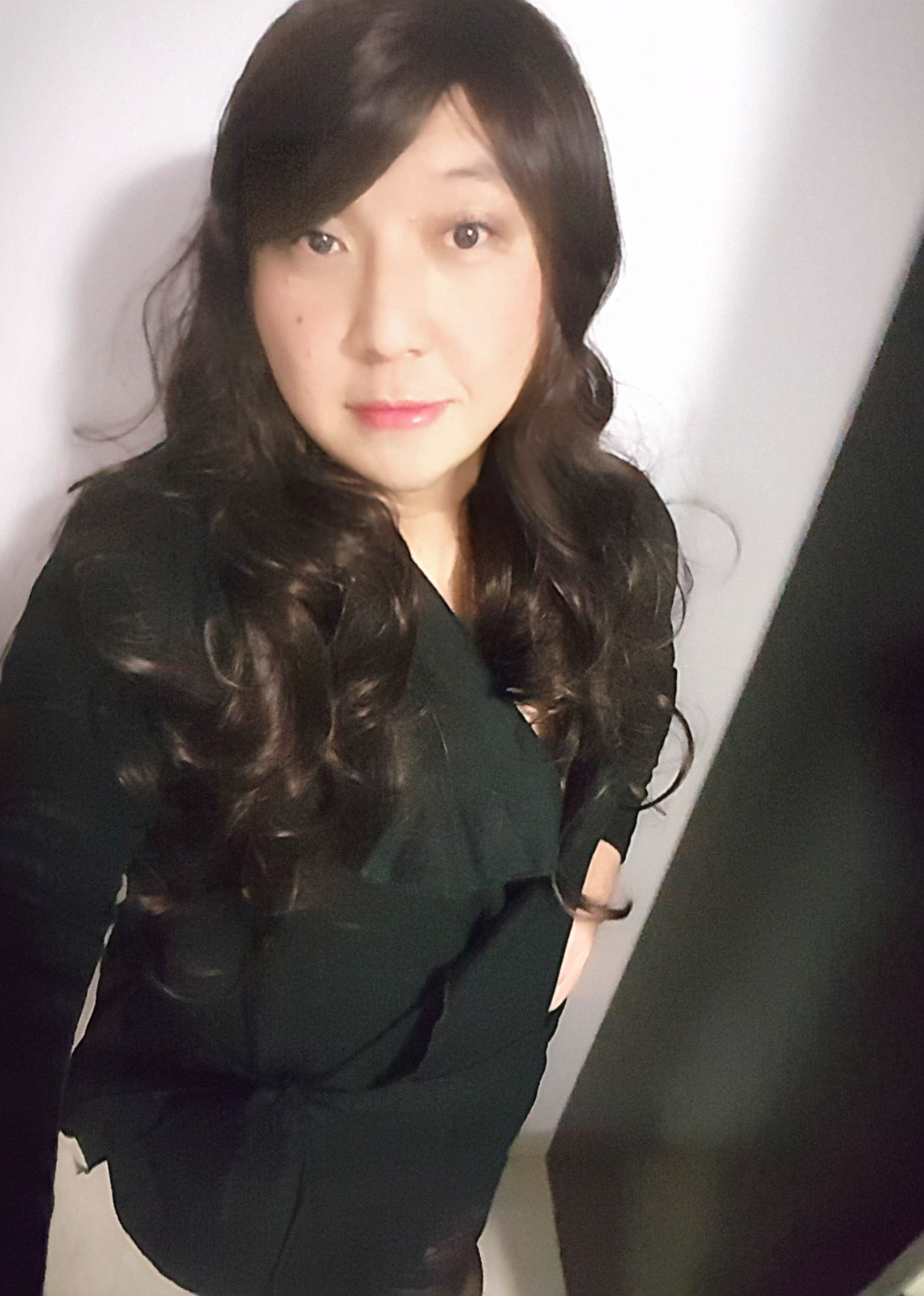 julia-sen: Anyone who wants to unplug that thing in my ass please~