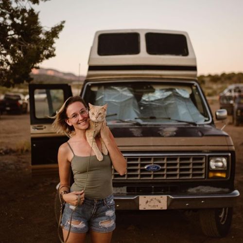 @traciedwardsphoto #vangirls #vangirlsrule #vanlife #vanlifediaries #modernnomads #girlpower #vangrr