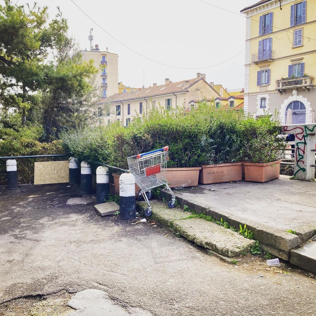 Sono in difficoltà #carrellismarriti #walking #mondaymood #navigliopavese #navigli #milan (presso Naviglio Pavese)
https://www.instagram.com/p/CqAGRdjMGNm/?igshid=NGJjMDIxMWI=