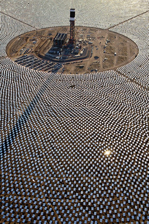 sixpenceee:  Here are some additional pictures of the California solar farm as discussed
