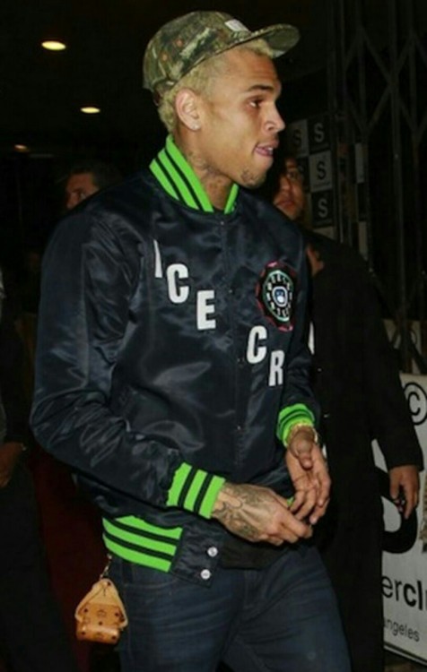 johns51: jonathan62764:  Chris Brown you KNOW you want IT….  Ish!!!! Yeahhhh