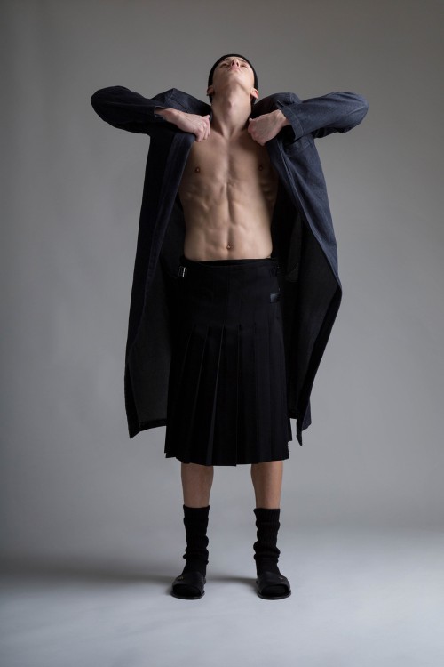 1000sassa1000:men should wear skirts!Vintage Y’s Yohji Yamamoto men’s pleated skirtvinta