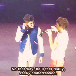 malickthoselips:  louis asking the audience to sing happy birthday to zayn      