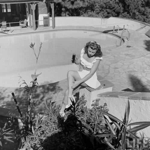 Paddock Pool(John Florea. 1947)