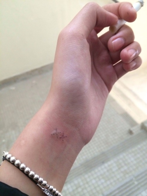 modernise:  I stuck and poked X’s on my wrist to symbolise my two exes. It’s a reminder to not wear my heart on my sleeve and not to fall in love so easily.