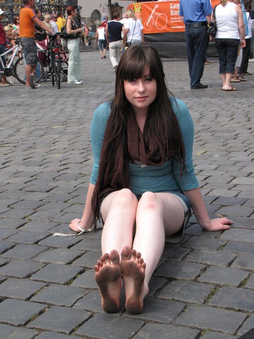 feetjoy: Celebrate girls feet follow: feetjoy.tumblr.com Beautiful feminine feet feetplay.tum