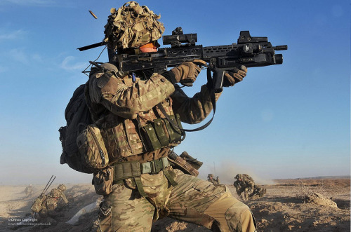 45-9mm-5-56mm:  gun-porn:  British Army Soldier in Afghanistan Engaging the Enemy by UK Ministry of 