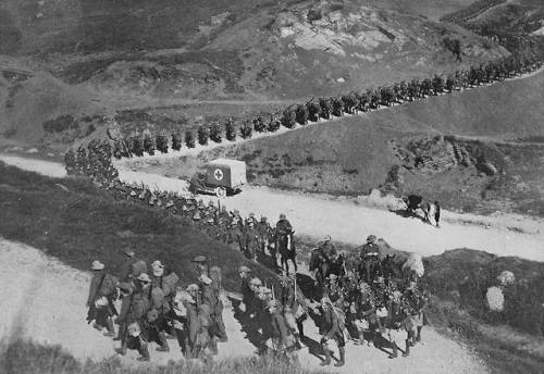 A Highland battalion marching near Salonika. Greece, September, 1916.P.S.: Note the bagpippers near 