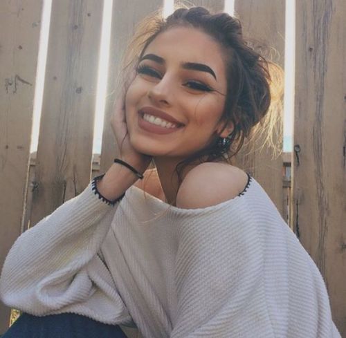 bralessisthebest:  Izabella (25 Photo)