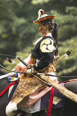 thekimonogallery:  Japanese horse back archery, Yabusame 流鏑馬.  At the budo, or martial arts, tournament and exhibition at Tokyo’s Meiji Shrine. via Tokyobling.   