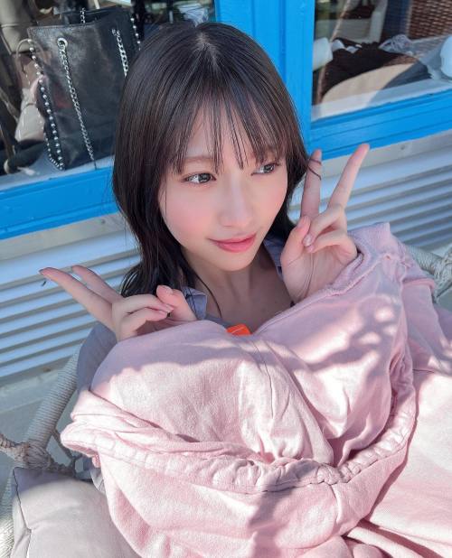 山下エミリー - Instagram - Tue 07 Jun 2022 週刊ヤングマガジン 表紙＆巻頭 飾らせていただきました✨Weekly Young MagazineWe will be fe