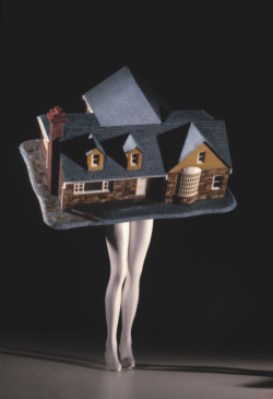 hag6:Laurie Simmons, Walking House, 1989
