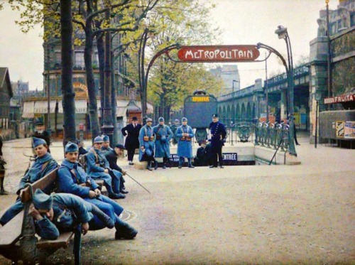 mymodernmet: Photos Taken 100 Years Ago Capture Rare Look at Paris in Color