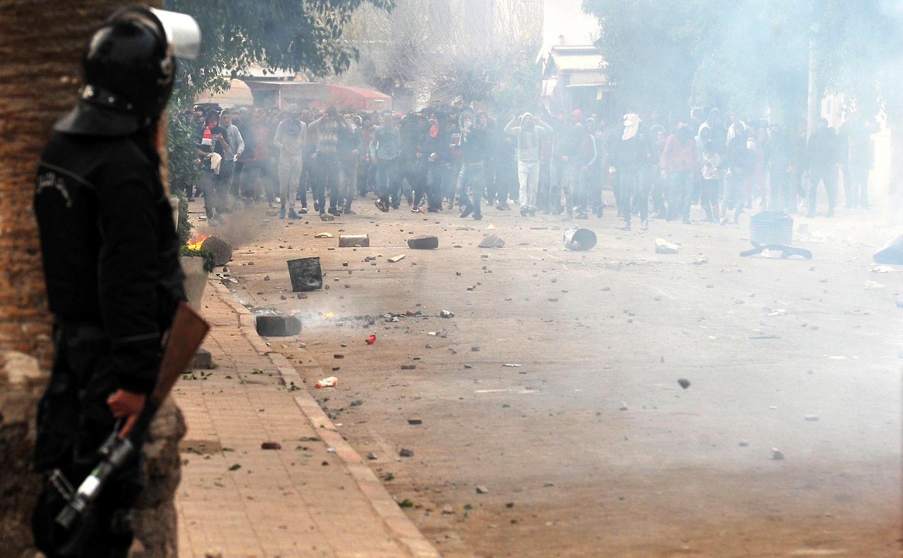 TÚNEZ, PROTESTAS Y DETENIDOS. Más de 500 detenidos en tres días de protestas contra la política de austeridad del Gobierno, que se fueron extendiendo prácticamente por toda la geografía del país
Las protestas se desataron esta semana en varias...