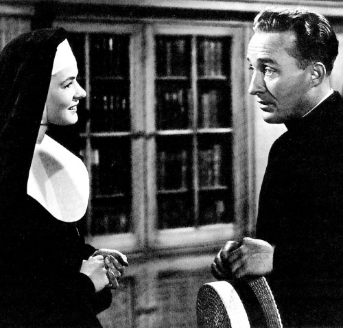 griruxx: Ingrid Bergman asked director Leo McCarey to reshoot the final scene in The Bells of St. Ma
