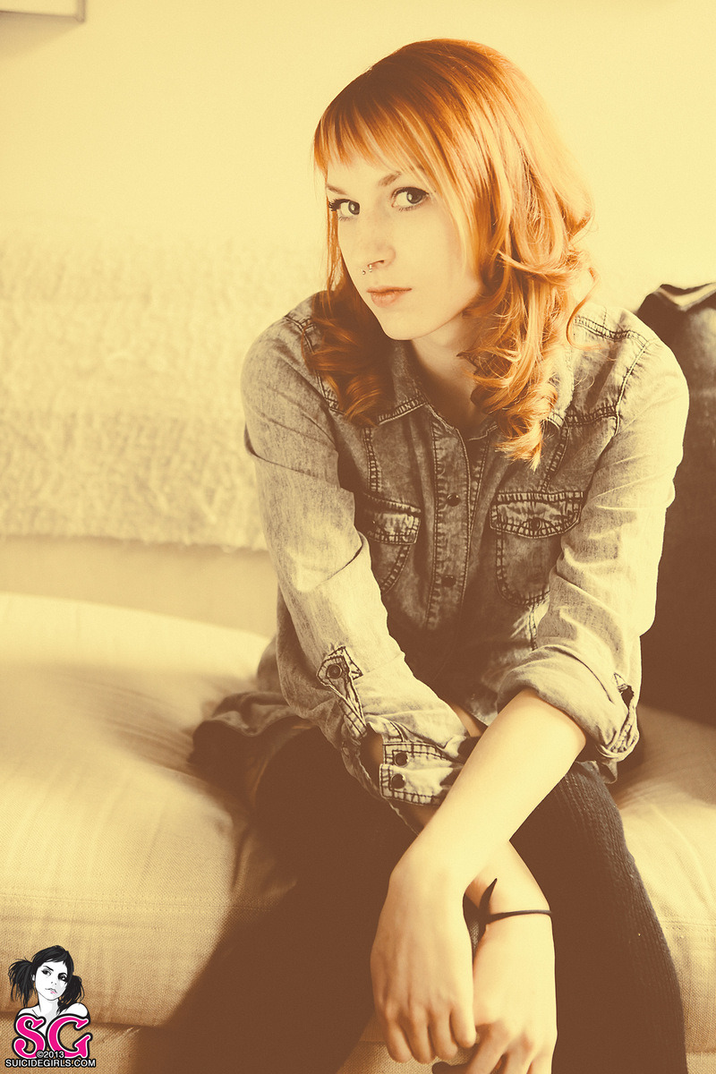 past-her-eyes:  Trebble Suicide Instagram : user286168 For more South African SuicideGirls