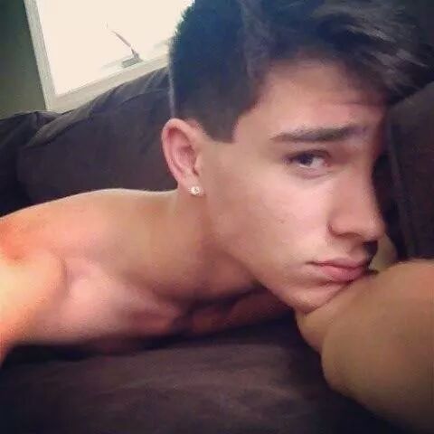 motdrobert2:   Follow me for Hot Guys, Str8 Kiks, Str8 Guy Snaps… Check out my