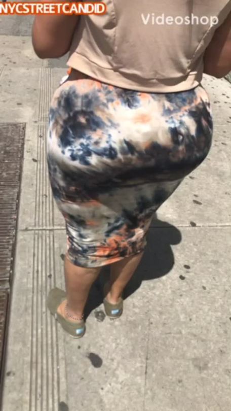 chicagocandid99:xxxnycstreetcandids:COVID EDITION 18    Crazy phat ass milf in tye