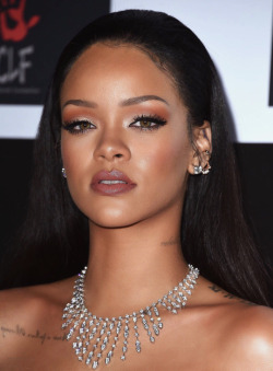 duhgod1998:  Rihanna