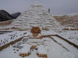 jaiking:  age-of-awakening:  aethermage:  This is the first snow in Egypt for 112 years. This angle of the Sphinx shows the anomalous weather condition even more.  so amazing!! my goodness   Follow me at http://jaiking.tumblr.com/ You’ll be glad you