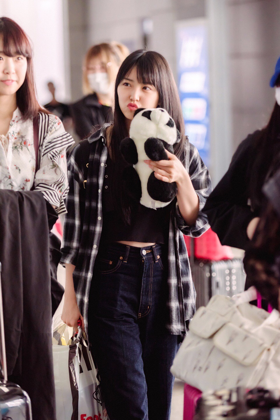 sayamirupost:Shiroma Miru at Shanghai Airport ©JJ-AKBingo | NMB48 Asia Tour 2018