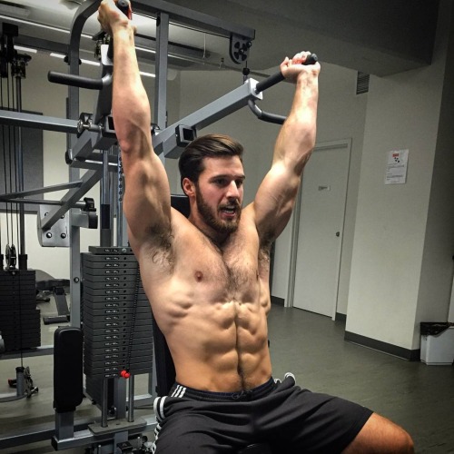 itsthemalearmpits:  What a man!