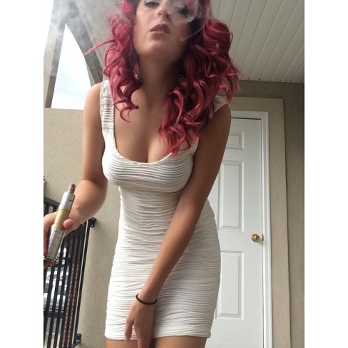 boobsandvapeandboobs:Hands down the sexiest true vaper I can say I’ve seen @Vapenbabe vapenba