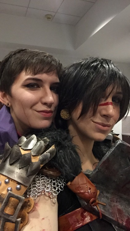 some-kinda-sneaky-witch-thief: I am Hawke!!! DA group at magic city con, Alabama. MY CASSANDRA COSPL