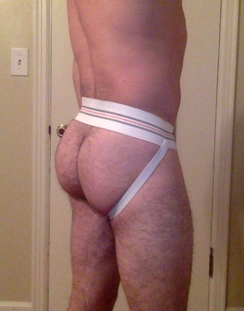 insidethelockerroom:  That ass was made for a jock.