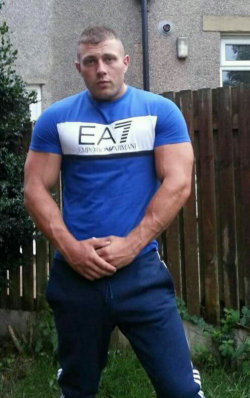 fagwhore4chavs-fitlads:  SFL252 (originally