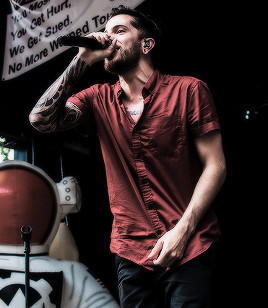 dekaythepunk:  [\m/]