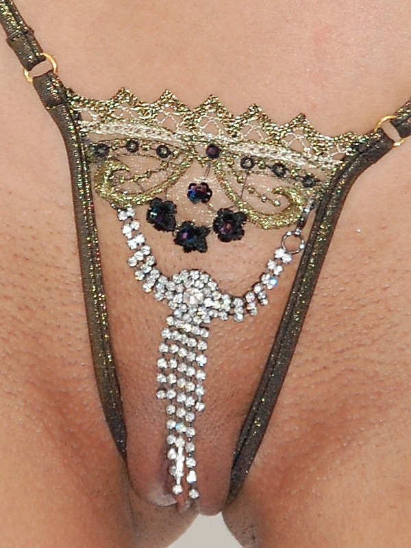 sexy-dessous:  Heißer Lola Luna Schmuckstring   Blinged out pussy