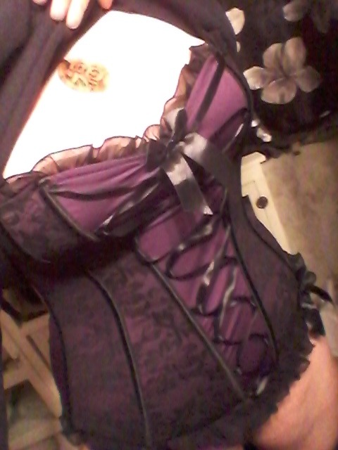 acidkittiegoddess:  Like what im wearing? Kept on what I was camming in ;) ♥♥♥