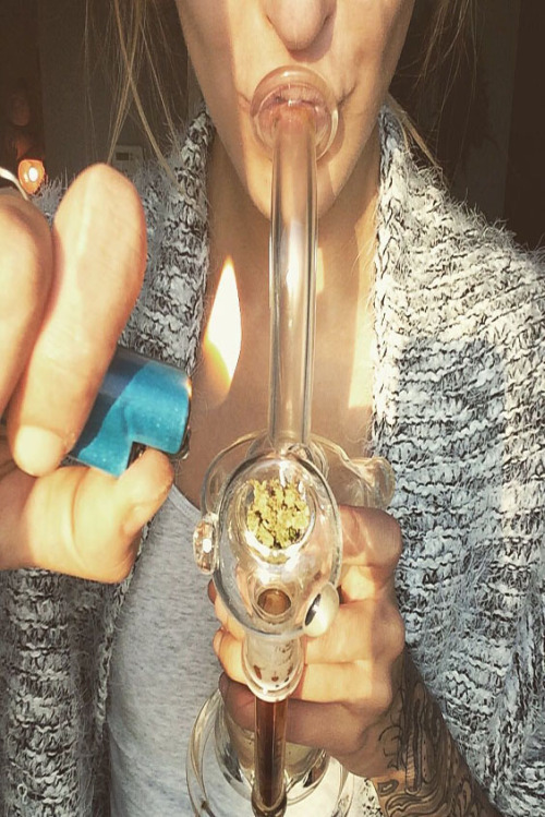 marcstonedagain: smoke that bong http://checkertone.com/smootherhits 
