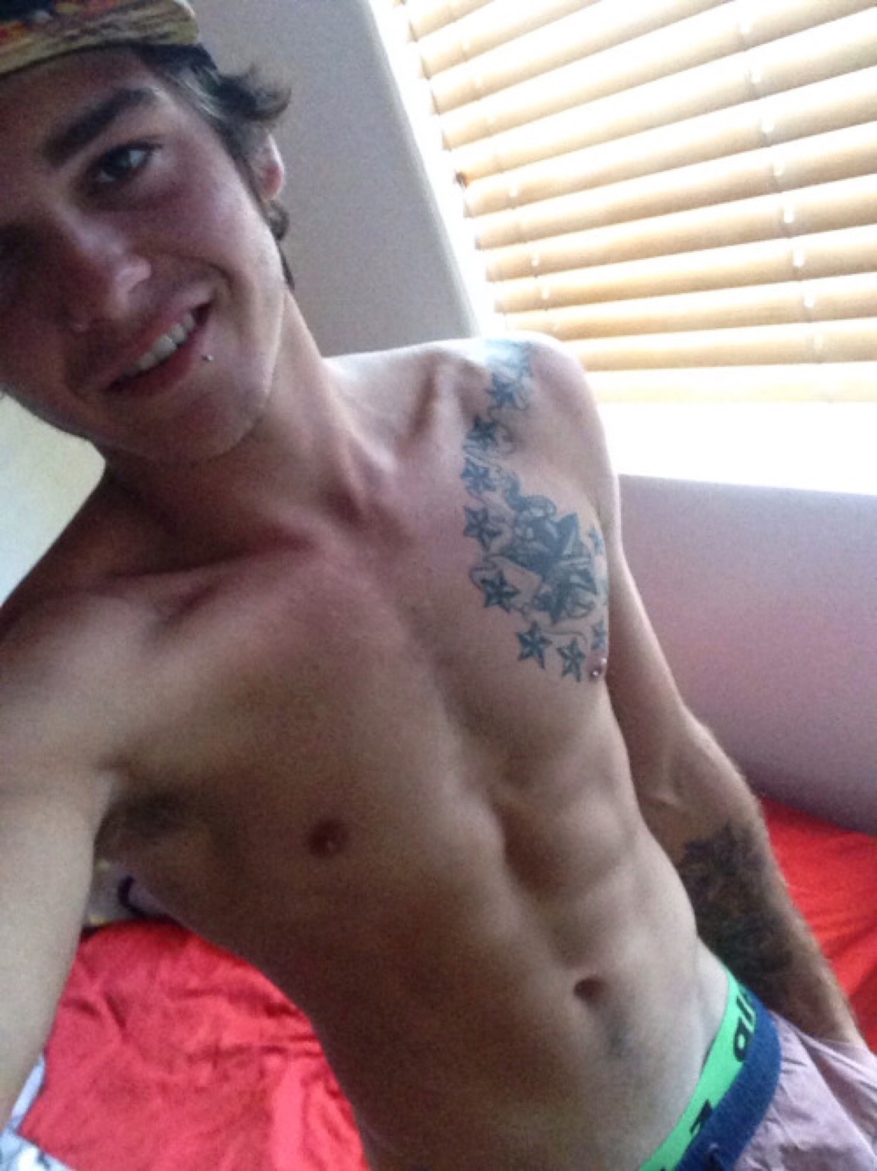 mystraightfriend:  Mystraightfriend.tumblr.com