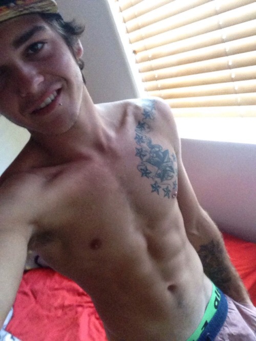 mystraightfriend:  Mystraightfriend.tumblr.com