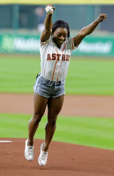 divalocity:Gymnast Simone Biles threw out the first pitch at the Houston Astros game on Monday! Phot