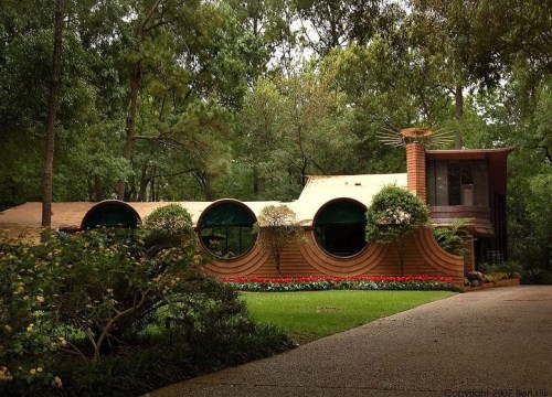 lionfloss:The Durst House designed by Bruce Goff in the heavily wooded Piney Point area of Houston, 