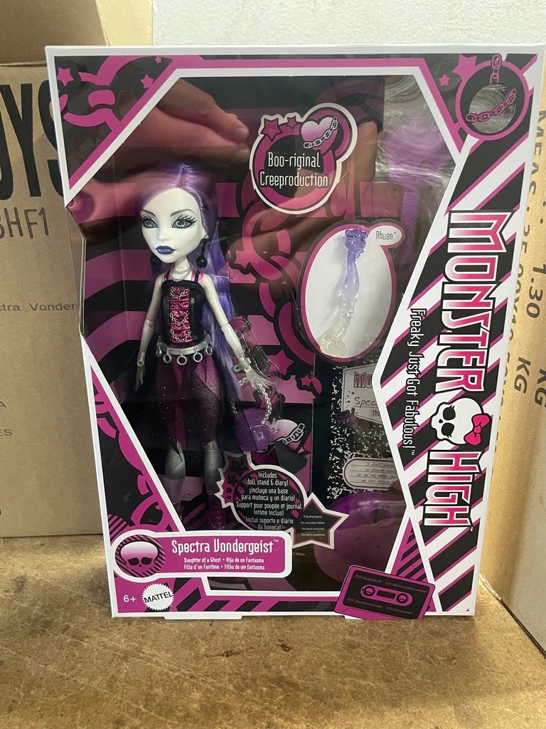 Freaky-Flawless — First look at Monster High G1 reproductions of