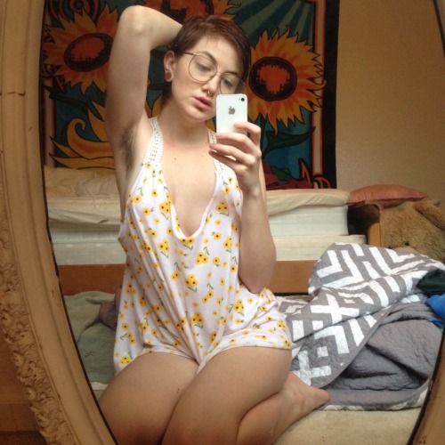 hairy-chubby-natural:  teavibes:  🌻❤️  One of the hottest hotties around. 