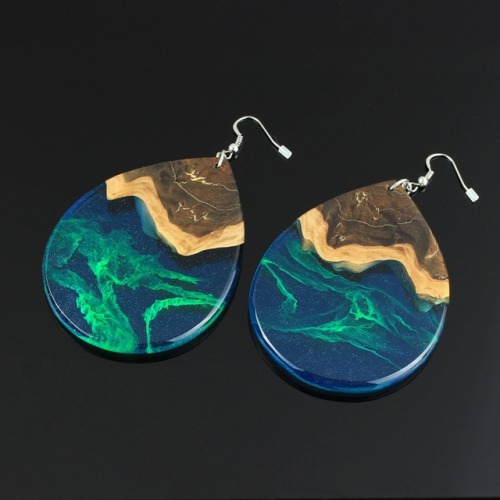 sosuperawesome:  Wood and Resin Pendants, Earrings and Rings, by Wood All Good on Etsy  See our ‘wood and resin’ tag 