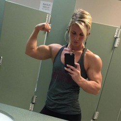 fitgrills: I wonder how many of my followers are just hardcore lesbians who only follow me to comment different variations of “I’m so gay” on the photo sets I post.