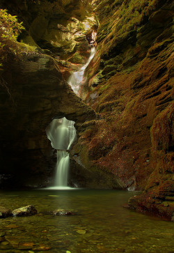 fuckitandmovetobritain: transylvanialand:  Mystic Waterfall by Graham Vincent on Flickr.  Cornwall, England, UK 