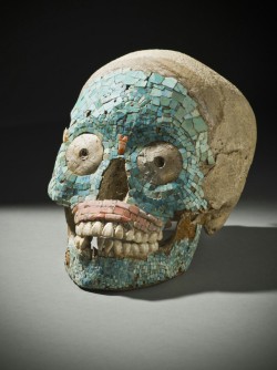 theancientwayoflife:~Skull with Mosaic Inlay. Place of origin: Mexico, Oaxaca or Puebla Culture: Mixtec or Zapotec Date: 1400-1521 Medium: Human skull with inlaid turquoise, jadeite, and spondylus shell.