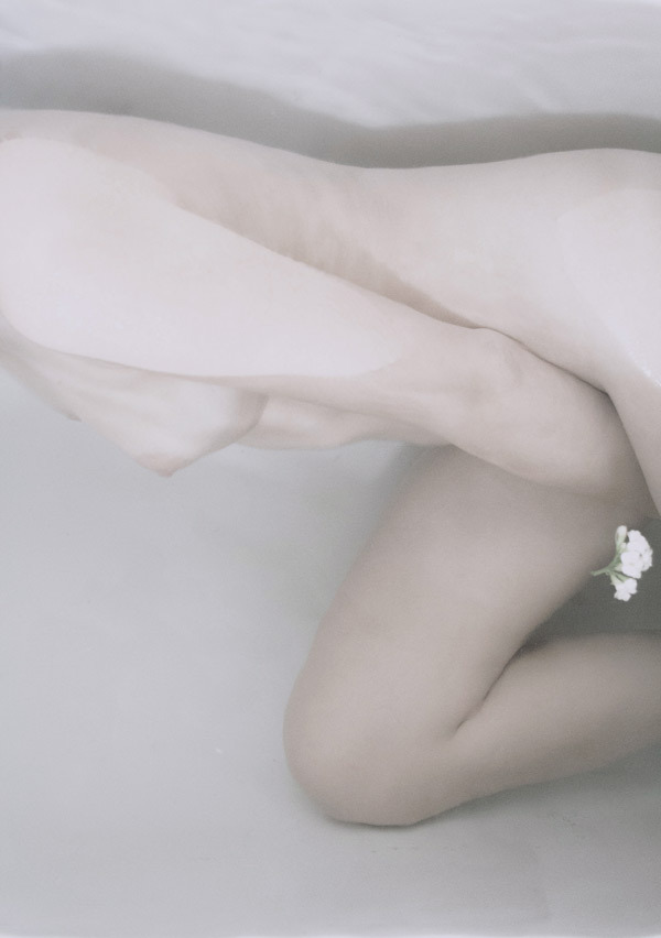 mira-mirabiliaimages:  “Powder” 