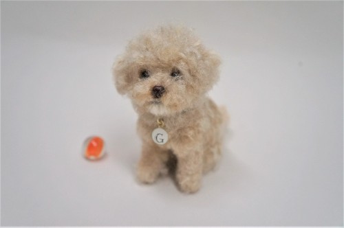  A needle felted toy poodle based on the inset pet photo.  Have a great afternoon!