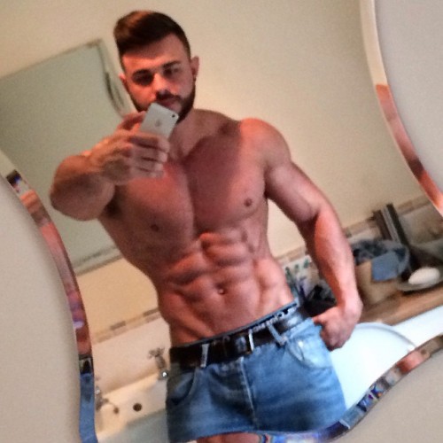jivvii:  Matt Powell