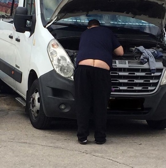 hi-vizballer:  Van problems… Mechanics crack