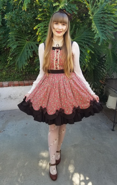 rose-reminiscence: Classy florals for a trip to an art museum! There were so many incredible pieces 